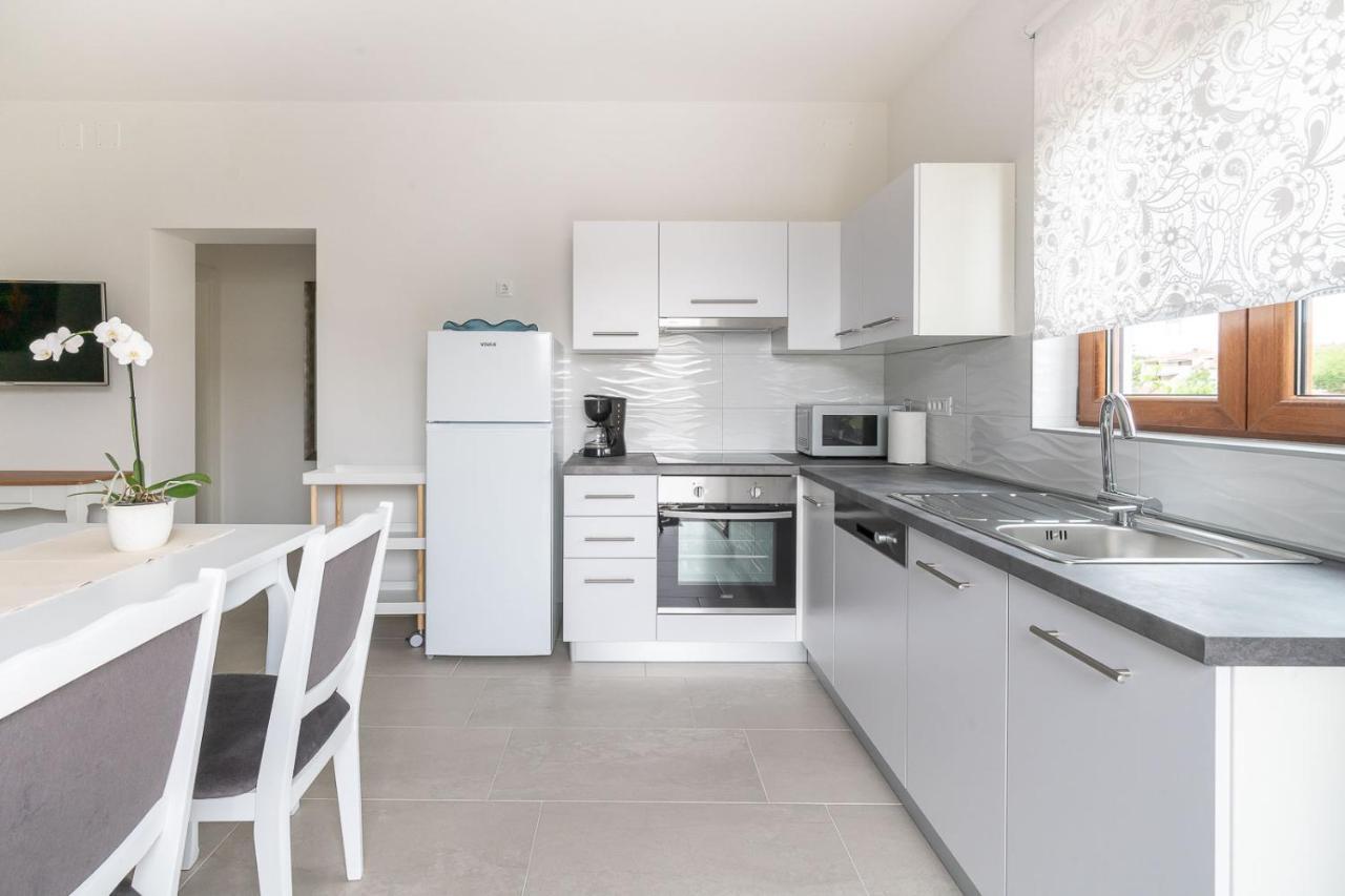 Apartments Norma Funtana Exterior photo